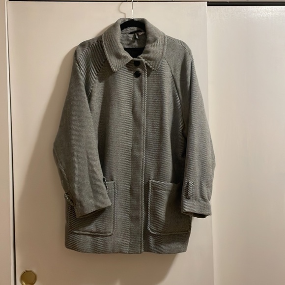 Grey/white striped H&M coat/shaket. Size Medium. - Picture 3 of 6